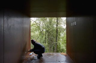 L'alcòva d'acciaio di Umberto Cavenago, Barbara De Ponti sets her work Time map, inside L'alcòva d'acciaio on the occasion of the fourth edition of Prière de toucher, project conceived and curated by Ermanno Cristini, Photo @ Bart Herreman