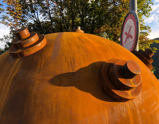 Protecziun da la patria, Detail of the bumpers