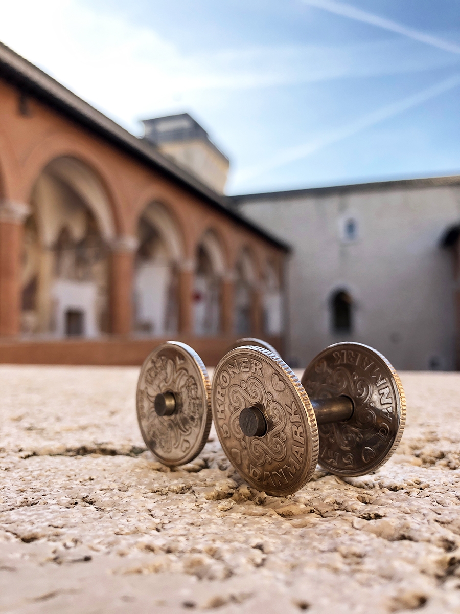 4WD - venti corone danesi, X edizione Viaggiatori sulla Flaminia 2018. A cura di Emanuele De Donno, Giuliano Macchia, Franco Troiani, Rocca Albornoz - Museo Nazionale del Ducato - Spoleto