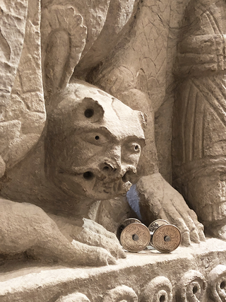 4WD - venti corone danesi, Sarcophagus of Saint Isacco, anonymous sculptor XII sec. from the church of S.Giuliano in Monteluco di Spoleto. Rocca Albornoz - Museo Nazionale del Ducato - Spoleto