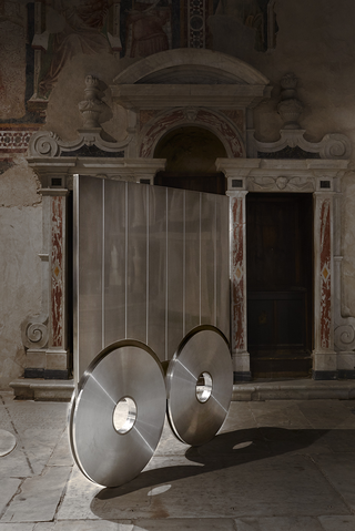 Sottiletta, Installazione in occasione di "Erratico", 2019 Chiesa di Sant'Agostino, Pietrasanta, Photo © Bart Herreman