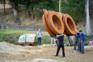 Centrifugo, Insertion of the lower body into the parking system, Photo © Andrea Testi