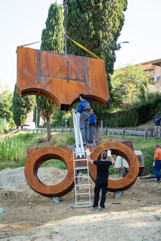 Centrifugo, Lifting of the upper body for the assembly of the two parts, Photo © Andrea Testi