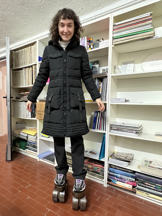 A prova di scemo (autoritratto), Portrait of Valentina Bobbo on roller skates, Photo © Umberto Cavenago